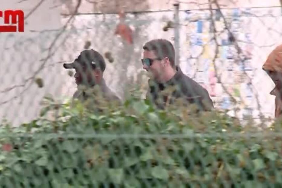 Grávida rejeita filho de cinco anos e deixa-o trancado em casa