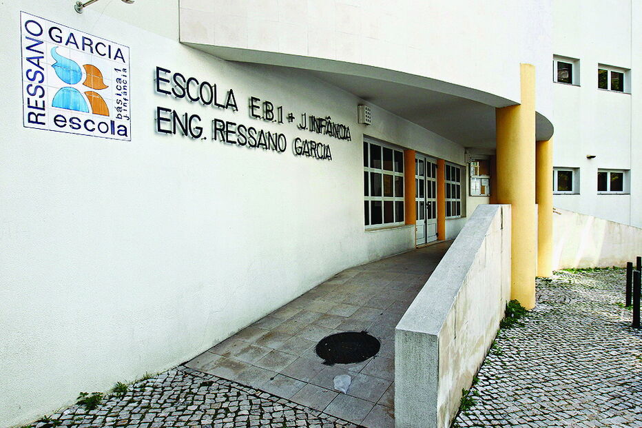 Deu um estalo à professora do filho 
