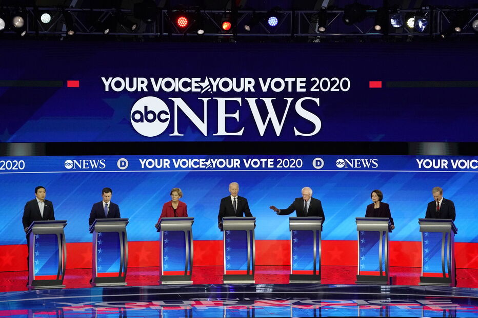 Tensão e ataques cruzados: Foi assim o primeiro debate democrata após o início das primárias nos EUA