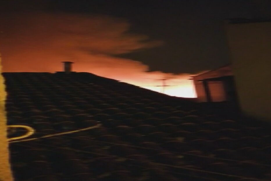 Fogo consome casa devoluta no centro histórico de Viseu