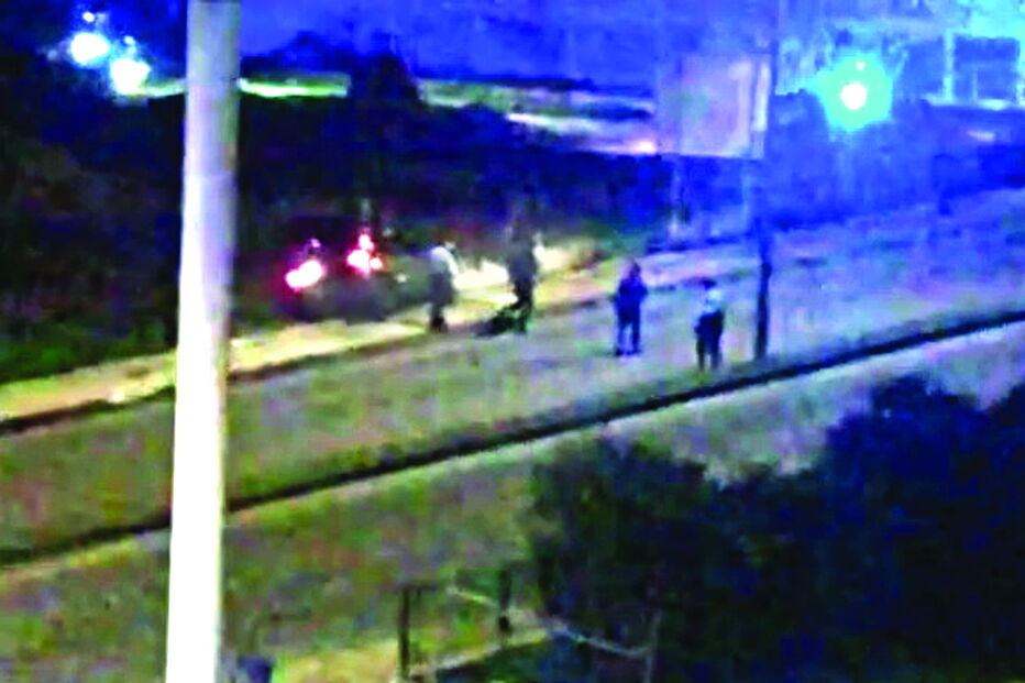 omento em que um dos carros furtados pelo grupo se despistou quando fugia às autoridades, nas Caldas da Rainha 