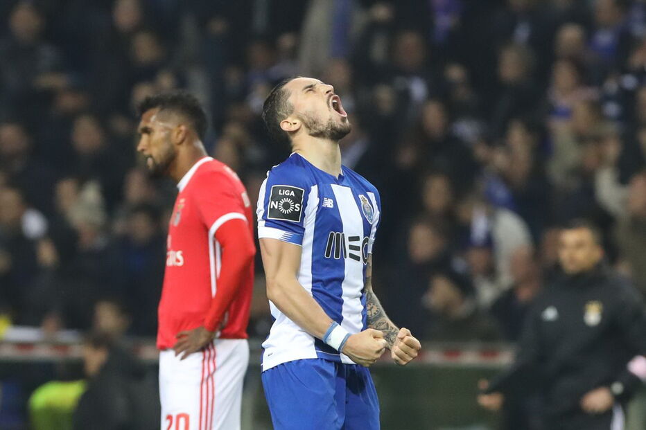 Alex Telles festeja golo