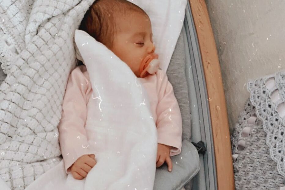 Cláudia Vieira radiante com a filha Caetana