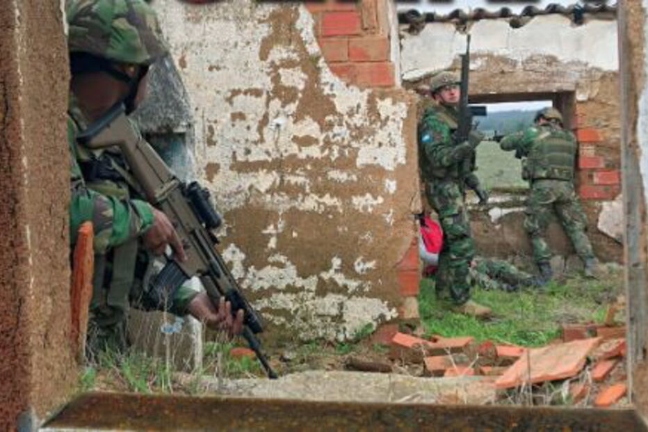 Exército português estreia novas armas em África