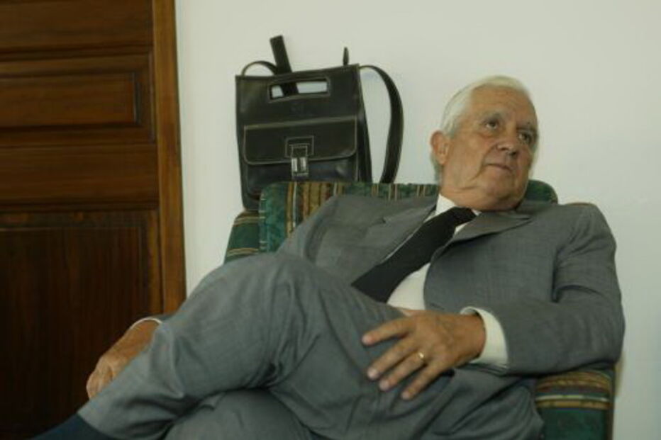 Alvaro Barreto ministro das Actividades Económicas e do Trabalho