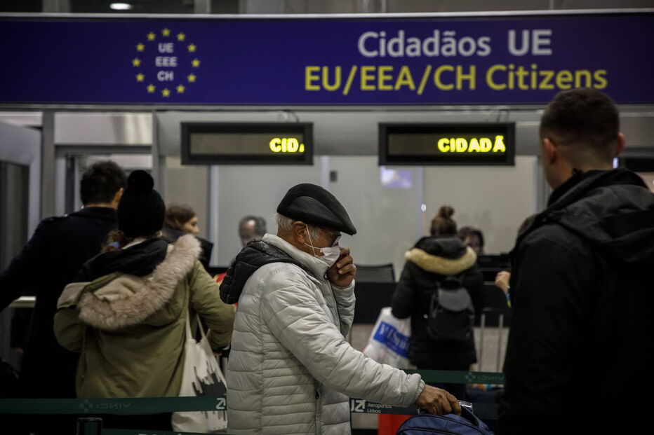 Aeroporto de Lisboa tem nova área de controlo de chegadas do SEF