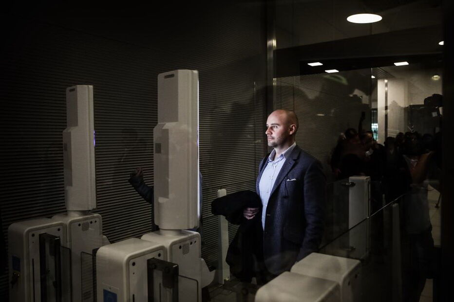 Aeroporto de Lisboa tem nova área de controlo de chegadas do SEF