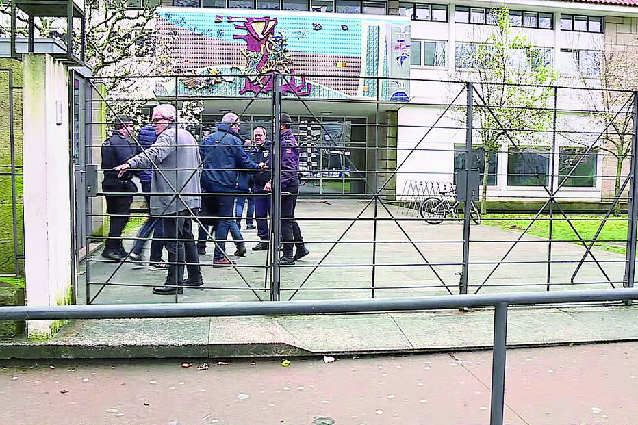 Agentes da PSP foram chamados à escola