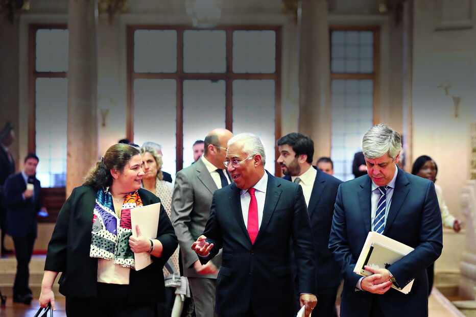 O ministério de Alexandra Leitão está a negociar com os sindicatos. O primeiro-ministro e o ministro das Finanças mantêm vigilância apertada às contas 