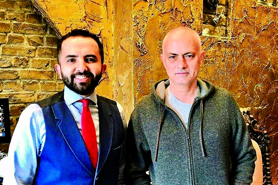 José Mourinho faz mudança radical de visual e rapa o cabelo