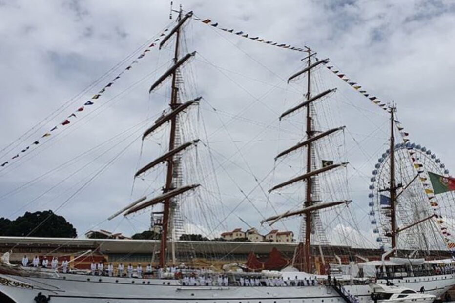 Navio-escola Sagres 