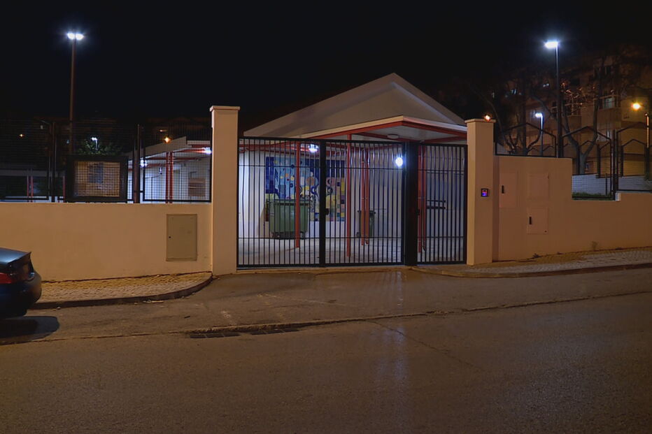 Menino de sete anos morre de ataque cardíaco no recreio em escola em Almada
