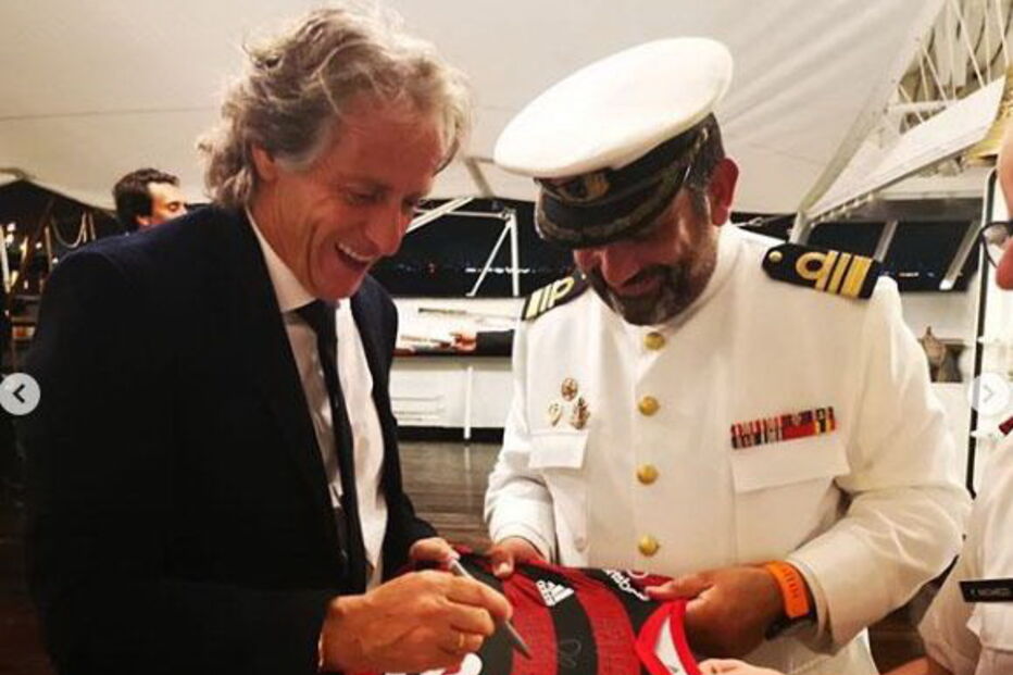 Jorge Jesus recebe navio-escola ‘Sagres’ no Brasil