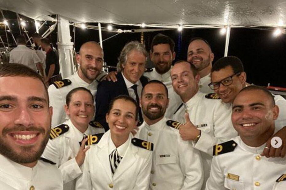 Jorge Jesus recebe navio-escola ‘Sagres’ no Brasil