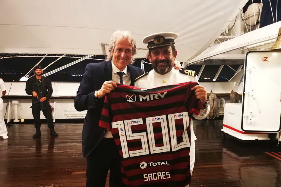 Jorge Jesus recebe navio-escola ‘Sagres’ no Brasil