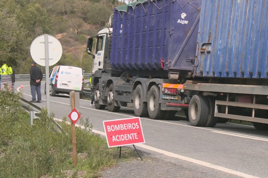 Despiste de camião do lixo faz um ferido grave em São Brás de Alportel