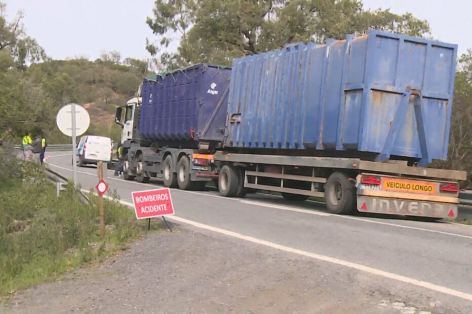 Despiste de camião do lixo faz um ferido grave em São Brás de Alportel