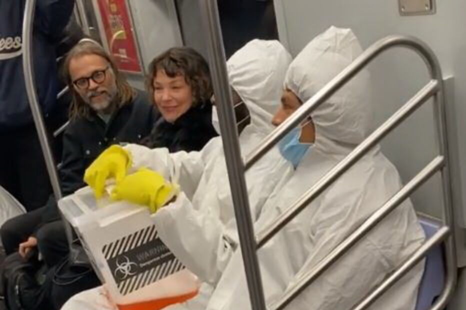 Jovens fingem espalhar coronavírus em carruagem de metro e lançam pânico entre passageiros