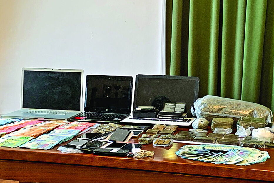 Vendiam droga a menores junto de escolas 