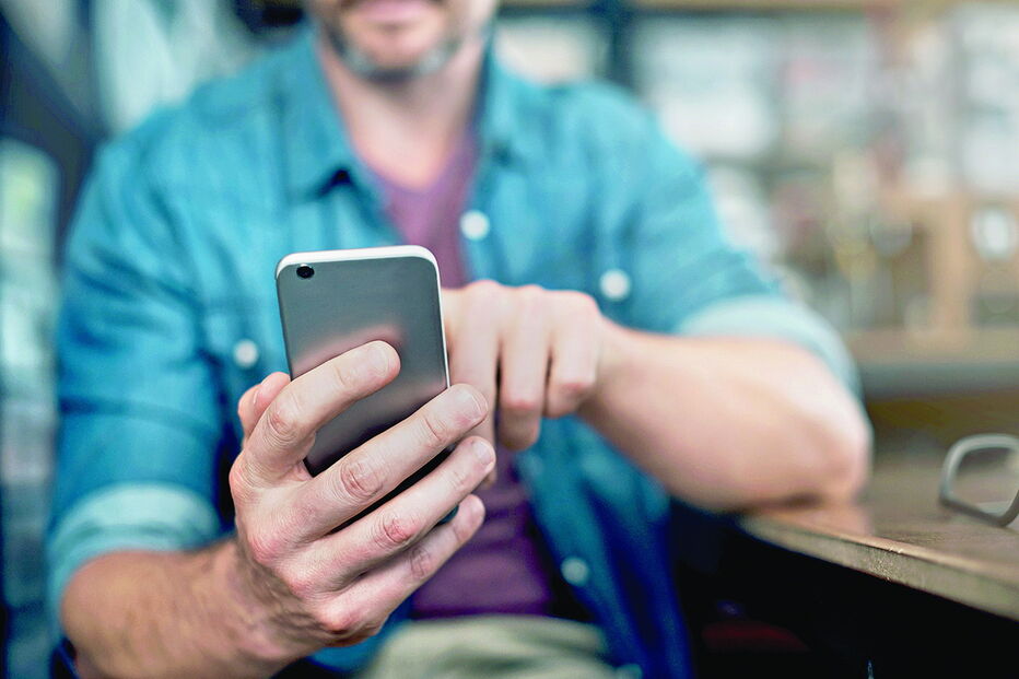 Militar trocou mensagens de cariz sexual com a menor nas redes sociais