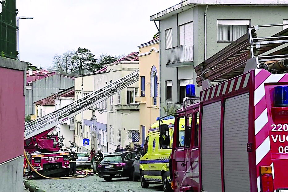 Incêndio ocorreu na rua Pereira Reis, em Paranhos, no Porto