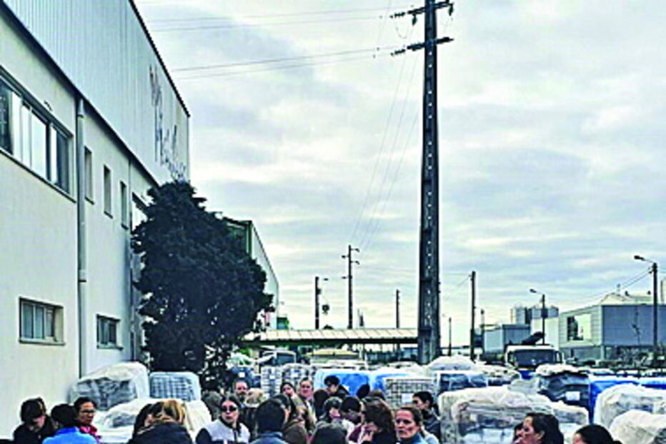 Trabalhadores junto à empresa 