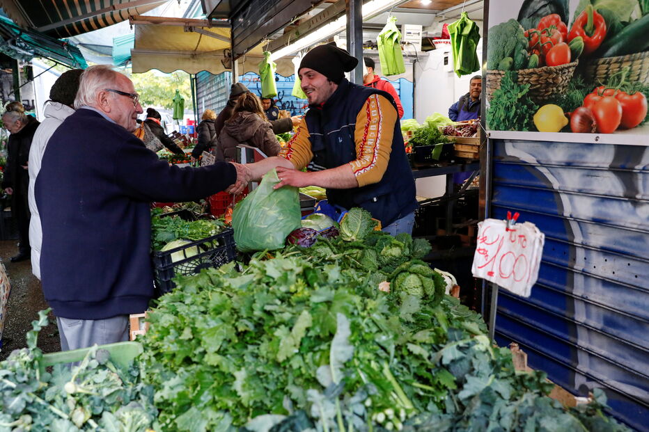 Dino, o 'chef dos pobres' que aos 90 anos cozinha para os sem-abrigo