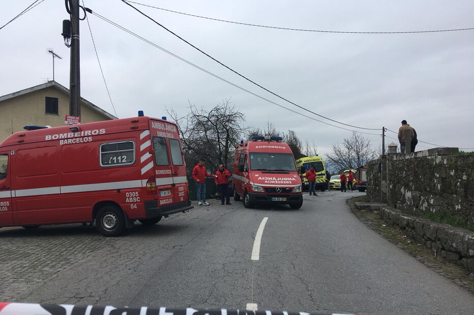 Um morto em colisão entre carro e ambulância em Barcelos