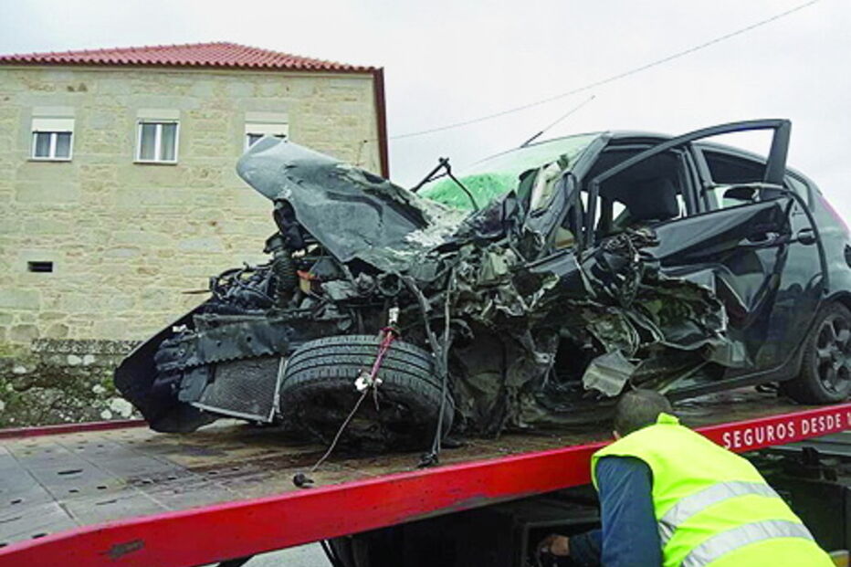 Jovem de 25 anos morre em colisão com ambulância