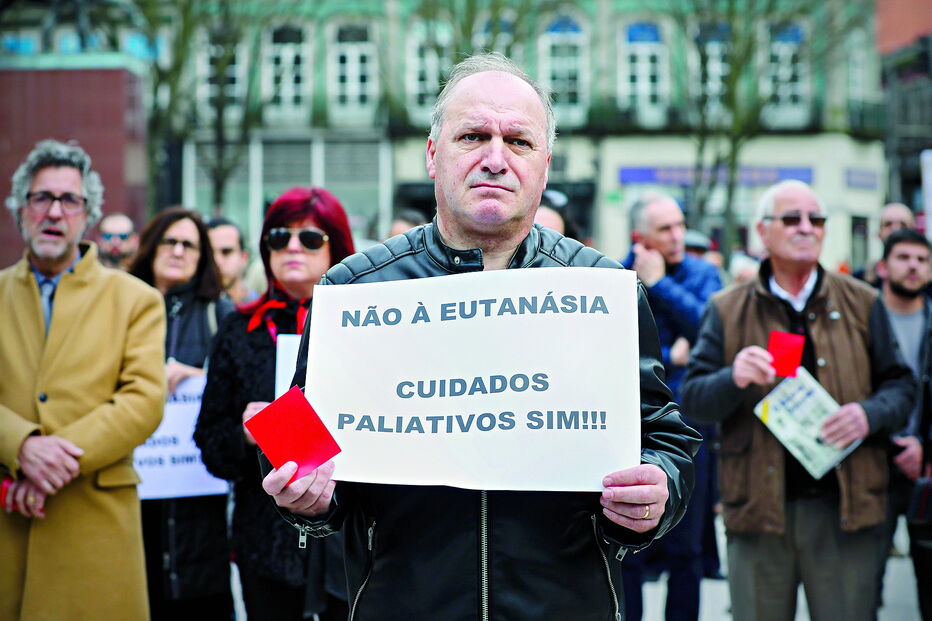 Protestos contra a eutanásia