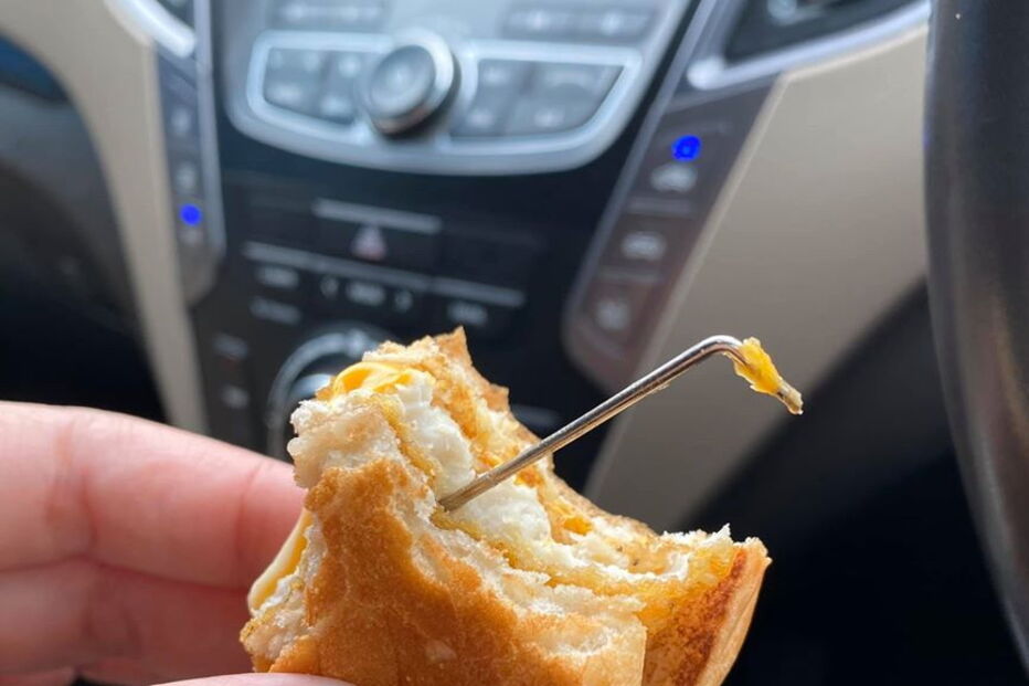 Mãe em choque ao encontrar ferro dentro de hambúrguer do McDonald's