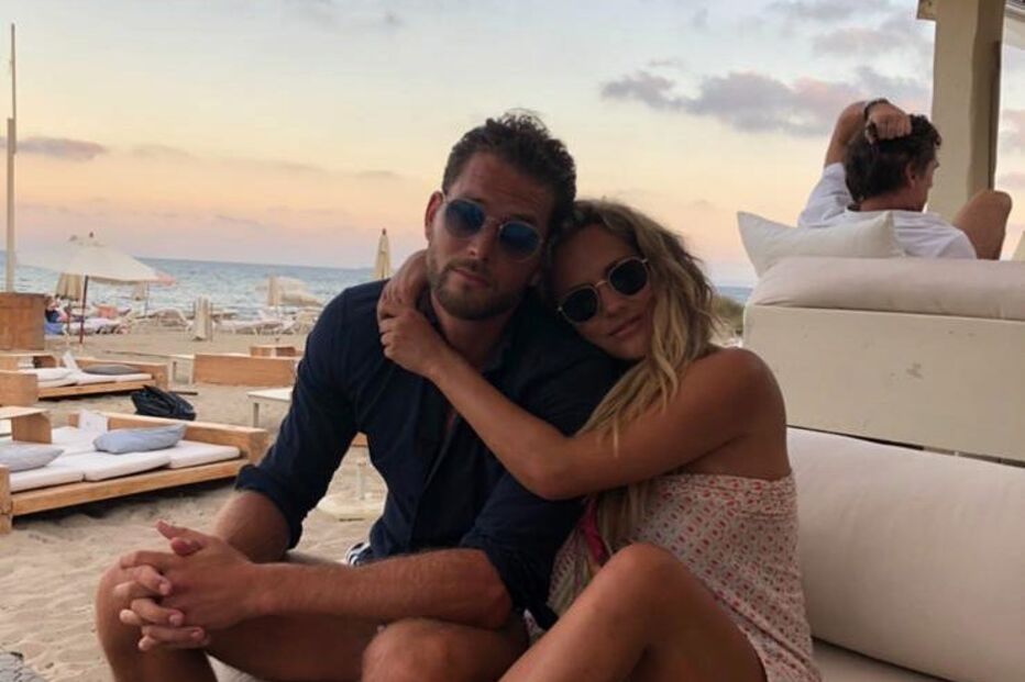 Caroline Flack com o namorado