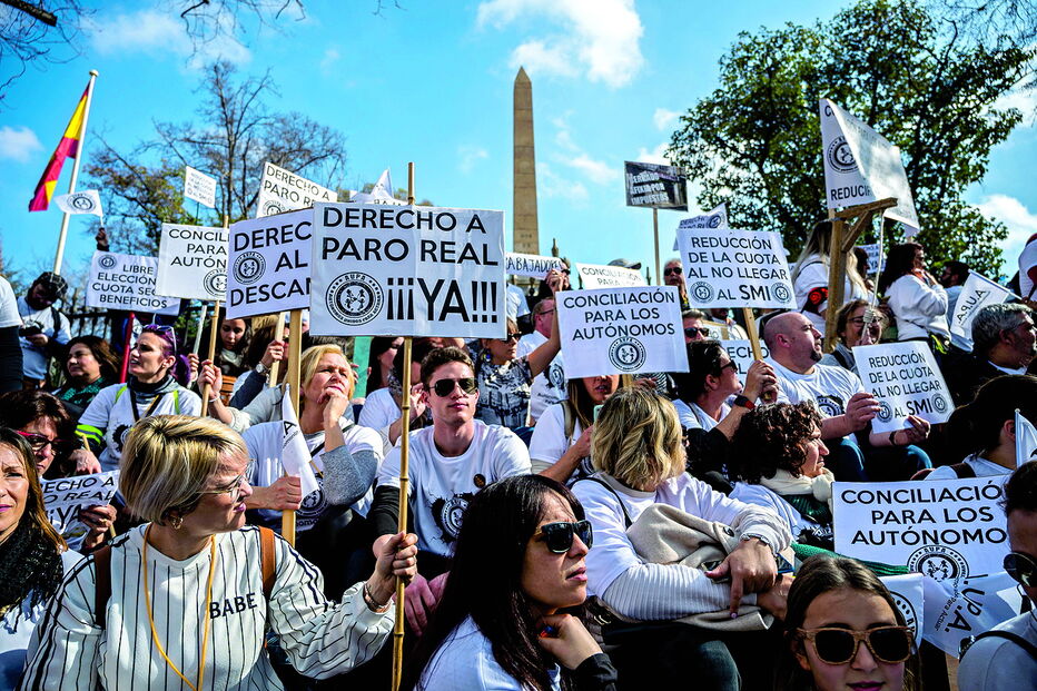A manifestação percorreu o centro de Madrid e foram ouvidas várias palavras de ordem e de protesto 