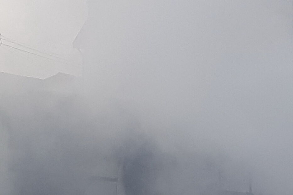 Carrinha consumida pelas chamas em Gondomar