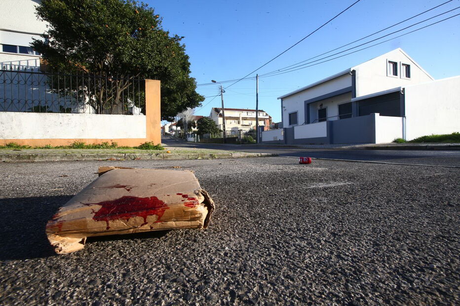 Homem morto à facada durante rixa nas imediações de esquadra em Sintra