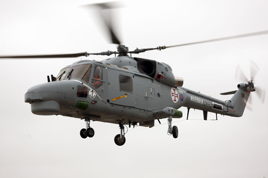 Marinha moderniza helicópteros e realiza primeiro voo de teste 