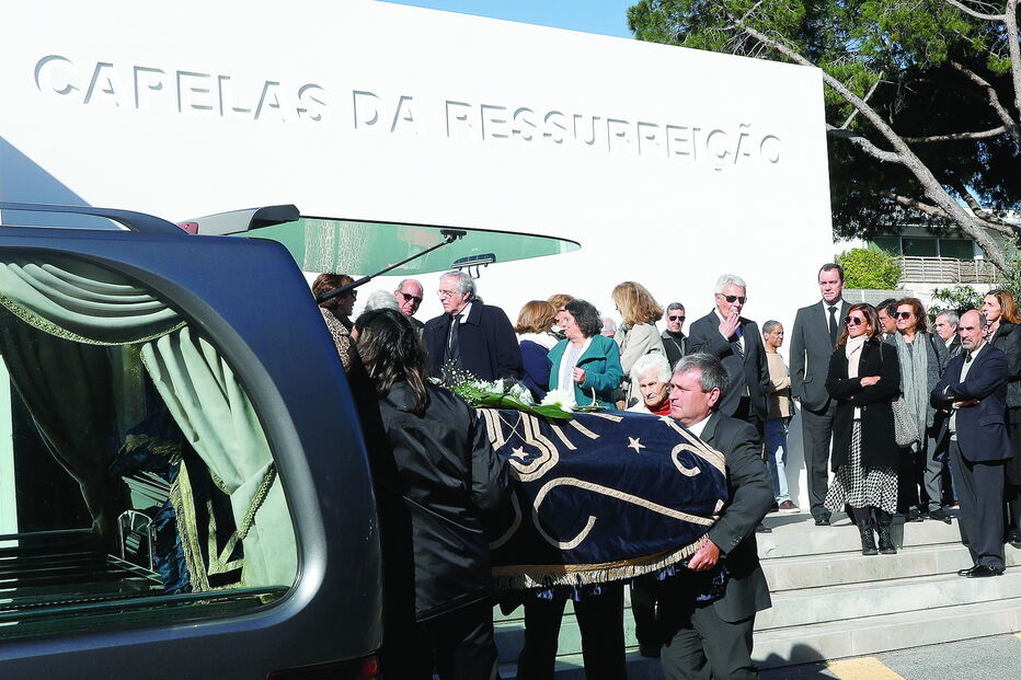 Funeral decorreu no cemitério da Guia, Cascais 