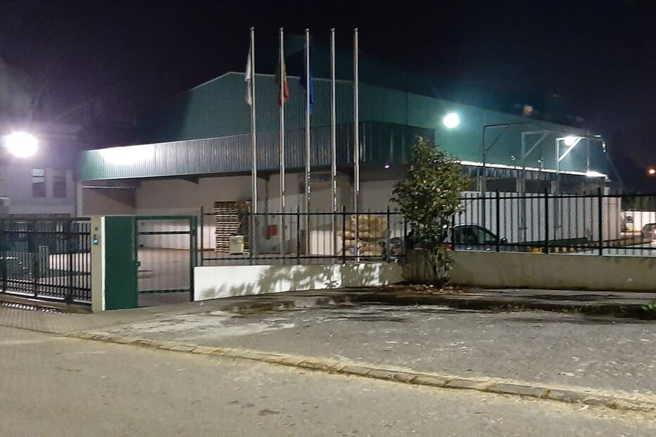 Homem morre atropelado por retroescavadora em Santa Maria da Feira