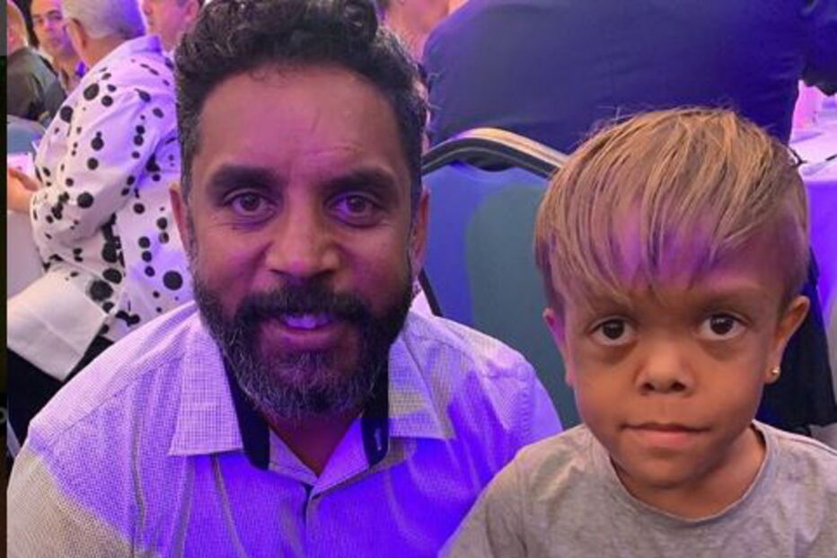 Menino que implorou pela morte após ser alvo de bullying volta a sorrir. Mundo envia mensagens de solidariedade