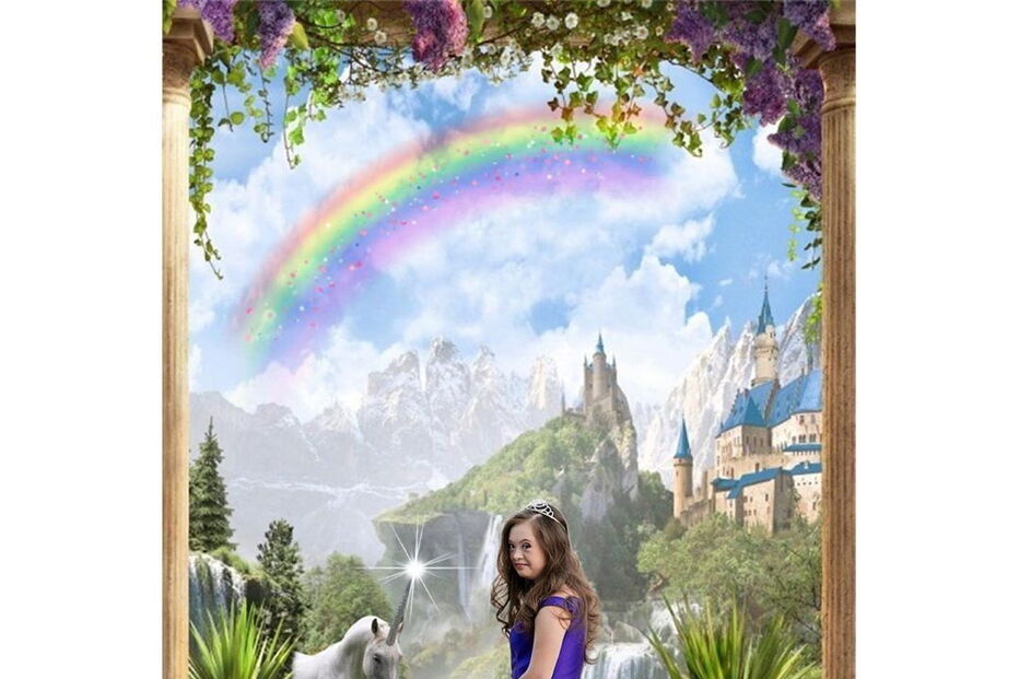 Menina com síndrome de Down torna-se modelo anos após médicos sugerirem que fosse dada para adoção