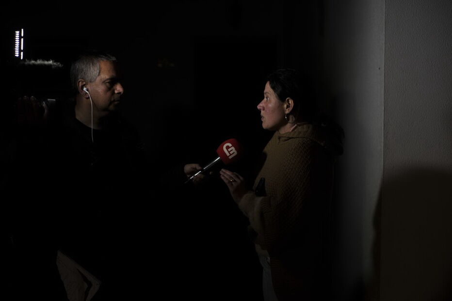 A mulher, Emmanuelle Maranhão, está em permanente contacto com Adriano Maranhão, que quer trazer de volta a Portugal  