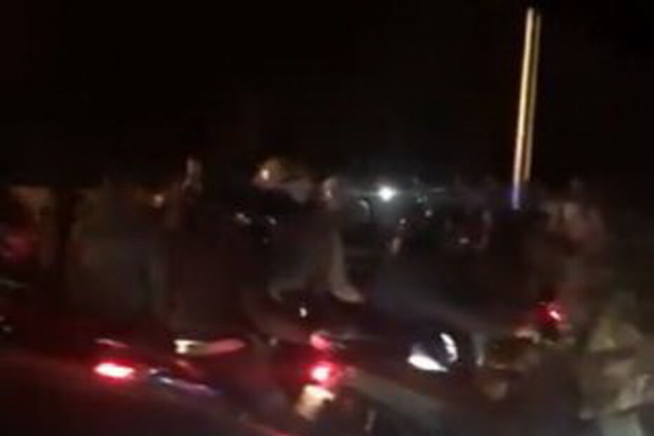 Dezenas de pessoas prestam homenagem aos três amigos que morreram em acidente na Segunda Circular