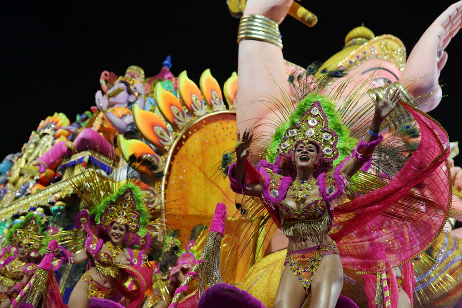 Rei D. Sebastião é destaque na segunda noite de desfiles das escolas de samba de São Paulo
