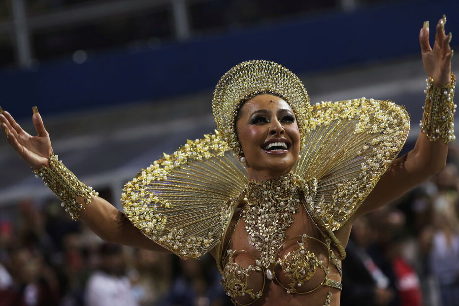Rei D. Sebastião é destaque na segunda noite de desfiles das escolas de samba de São Paulo