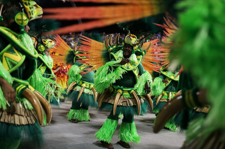 Rei D. Sebastião é destaque na segunda noite de desfiles das escolas de samba de São Paulo
