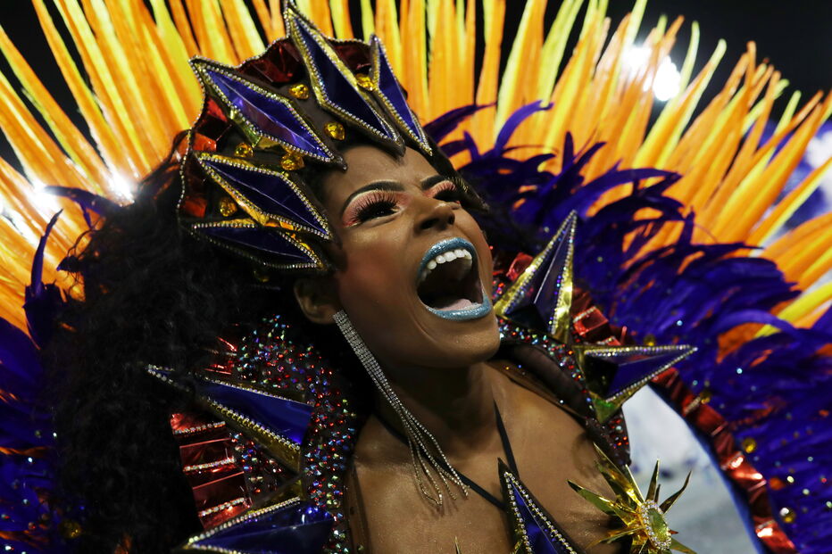 Rei D. Sebastião é destaque na segunda noite de desfiles das escolas de samba de São Paulo