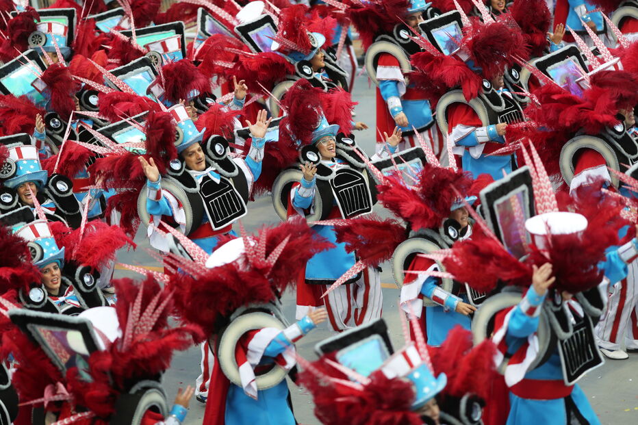 Rei D. Sebastião é destaque na segunda noite de desfiles das escolas de samba de São Paulo