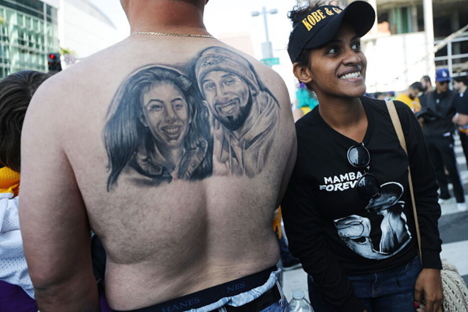 Estrelas da NBA e 20 mil adeptos prestam última homenagem a Kobe Bryant