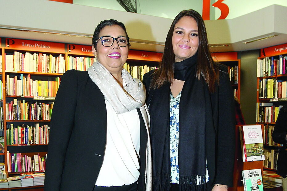 Laura com  a filha Teresa, em 2016   