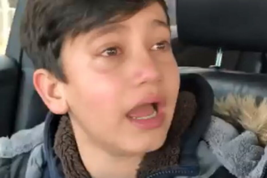 Menino em desespero conta à irmã que ouviu os pais a fazer sexo